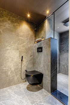 cvrs hotel glass bird