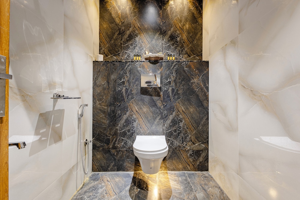 cvrs hotel glass bird