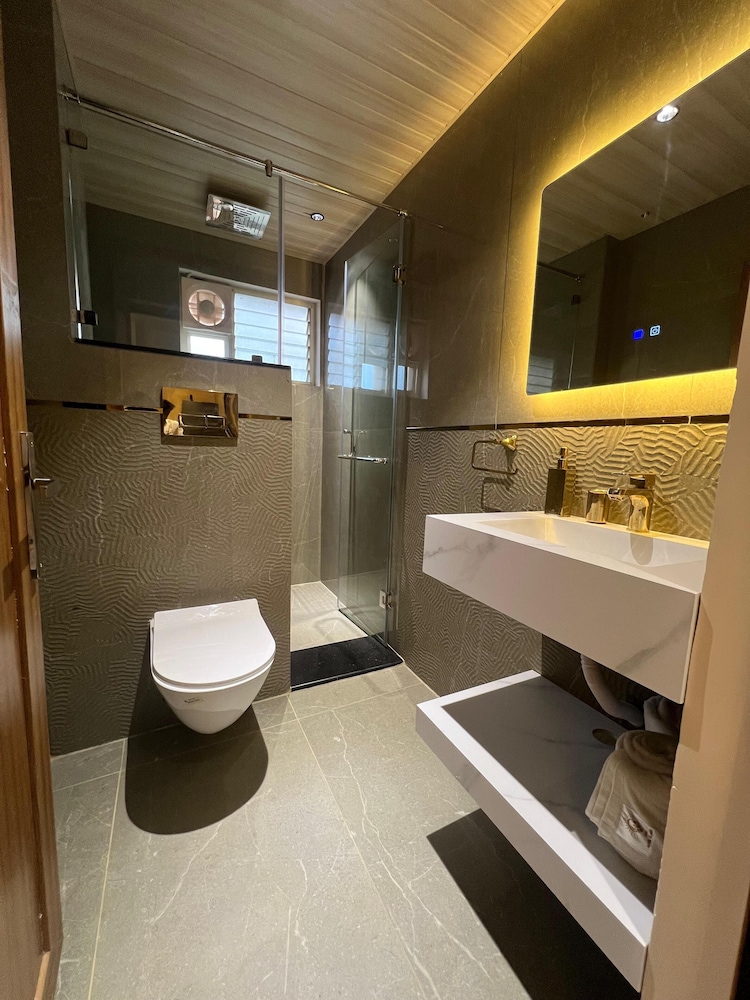 cvrs hotel glass bird