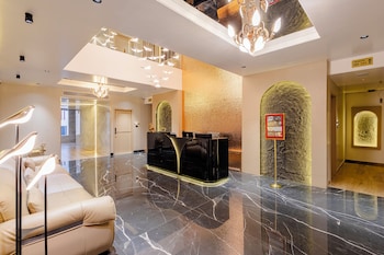 cvrs hotel glass bird