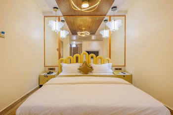 cvrs hotel glass bird