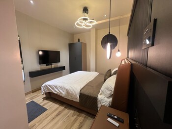 cvrs hotel glass bird