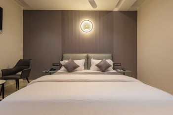 cvrs hotel glass bird