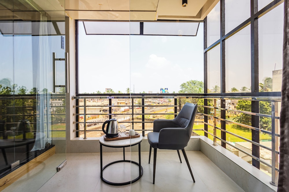 cvrs hotel glass bird