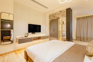 Cvr's Hotel Glass Bird,,3 star