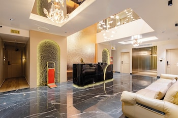 cvrs hotel glass bird