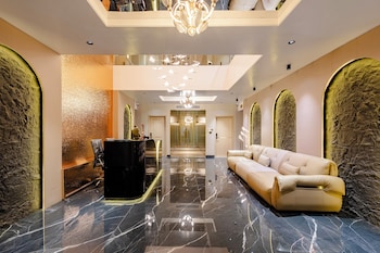 cvrs hotel glass bird