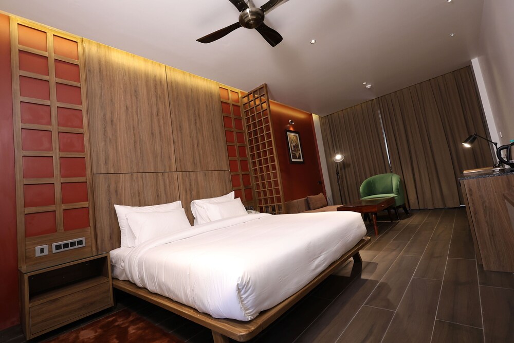 pleasant tree hotels