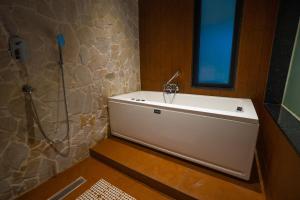 Pleasant Tree Hotels,,3 star