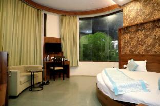 the yash resort and hotel