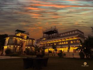 the yash resort and hotel