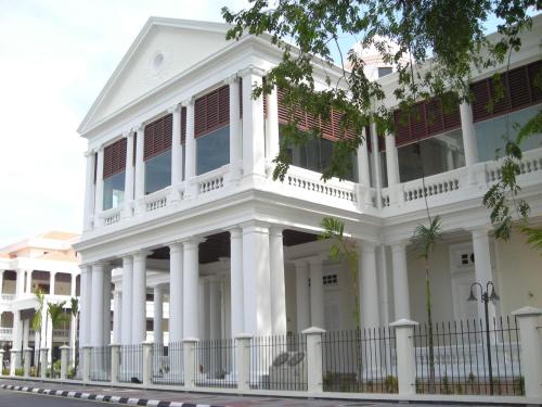 the georgetown green gates