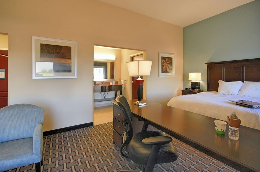 hampton inn and suites new iberia avery island