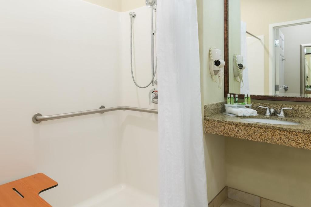 holiday inn express and suites new iberia avery island