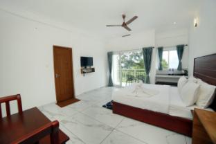 Rock N Brook Resort, Kanthalloor,,3 star