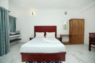 rock n brook resort kanthalloor