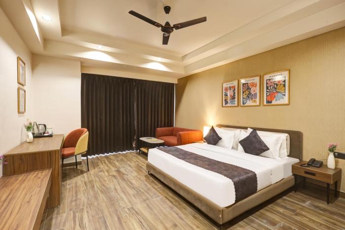 saltstayz premier golf course road and sector 42