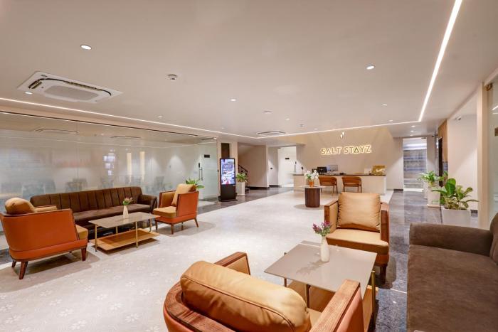 saltstayz premier golf course road and sector 42