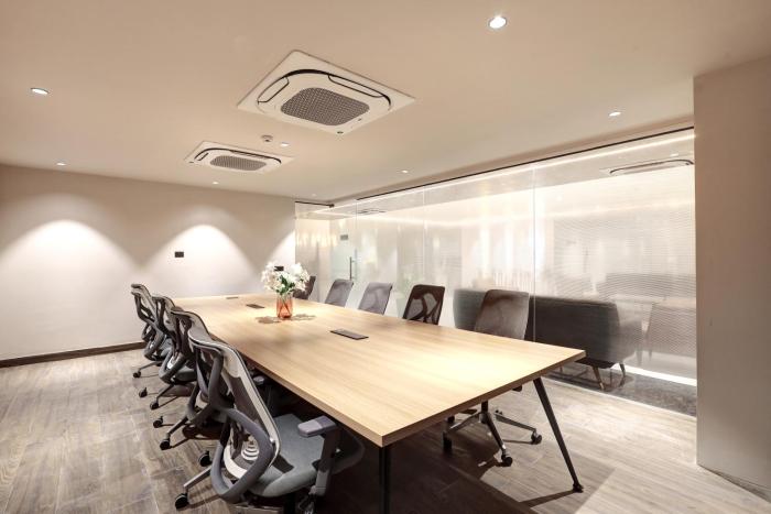 saltstayz premier golf course road and sector 42