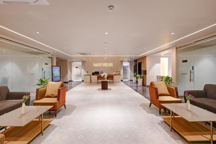 saltstayz premier golf course road and sector 42