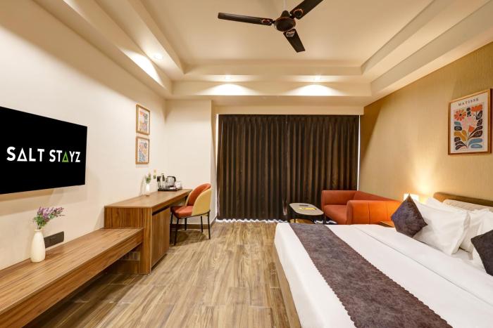 saltstayz premier golf course road and sector 42