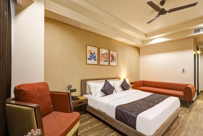 saltstayz premier golf course road and sector 42