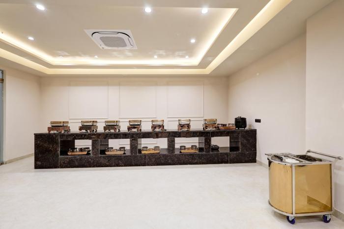 saltstayz premier golf course road and sector 42