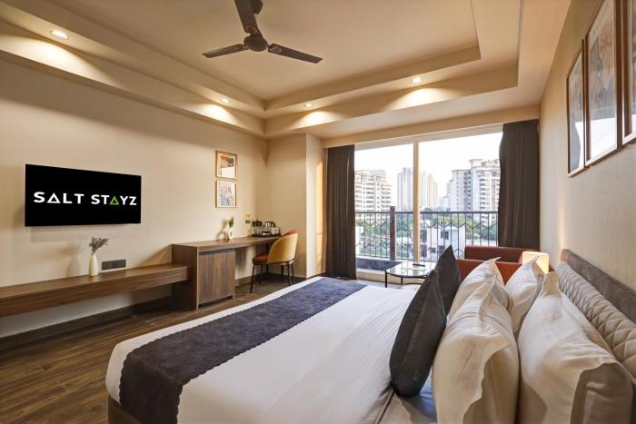 saltstayz premier golf course road and sector 42