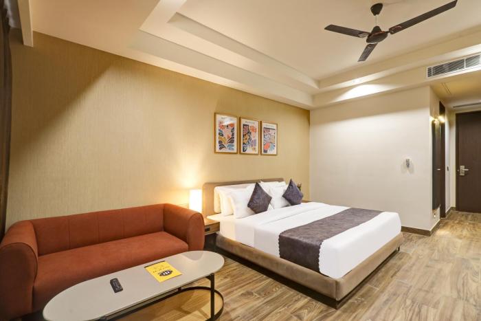 saltstayz premier golf course road and sector 42