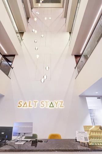 saltstayz premier golf course road and sector 42