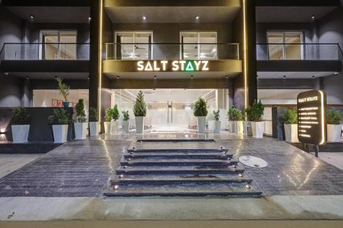 saltstayz premier golf course road and sector 42
