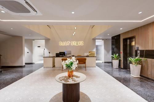 saltstayz premier golf course road and sector 42