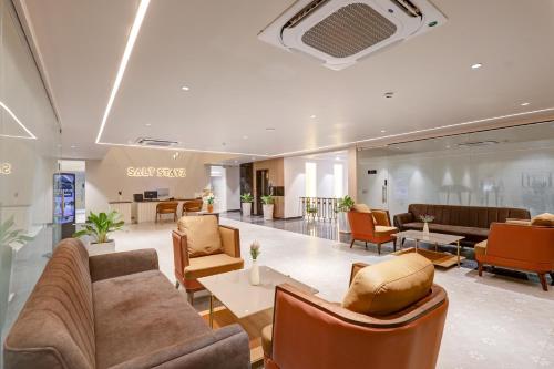 Saltstayz Premier - Golf Course Road & Sector 42,,3 star