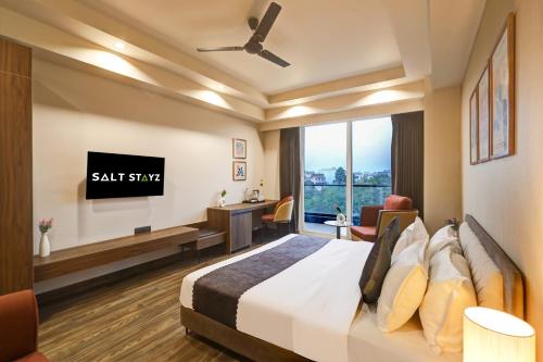 saltstayz premier golf course road and sector 42
