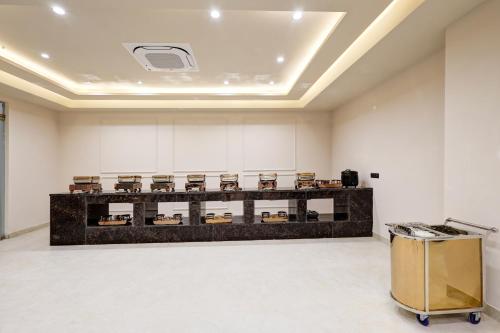 saltstayz premier golf course road and sector 42