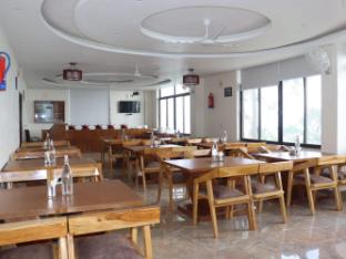 Oak Trek Resort,,3 star