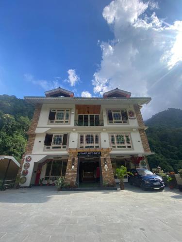 Nature's Nest,,3 star