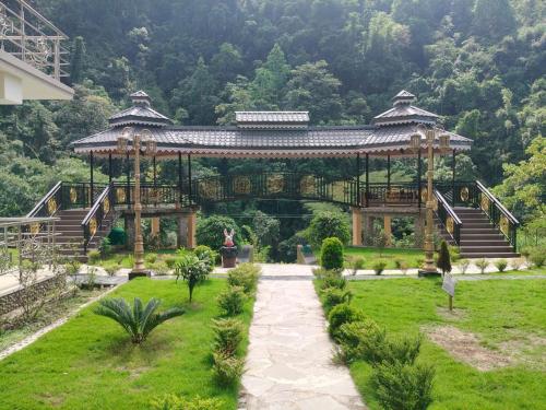 Nature's Nest,,3 star