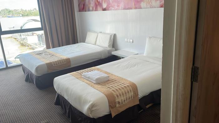 waterfront homestay