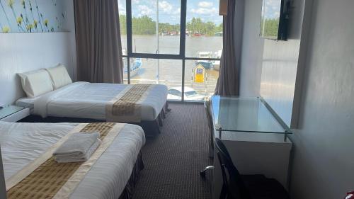 waterfront homestay