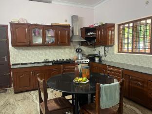 de royale summit home stay