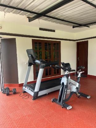 de royale summit home stay