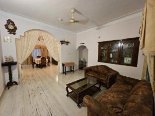 de royale summit home stay