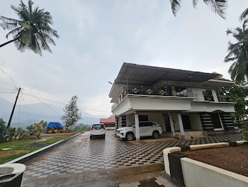 de royale summit home stay