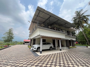de royale summit home stay