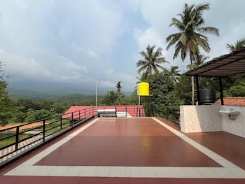 de royale summit home stay