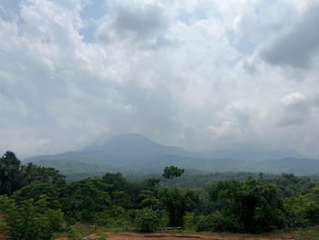 de royale summit home stay