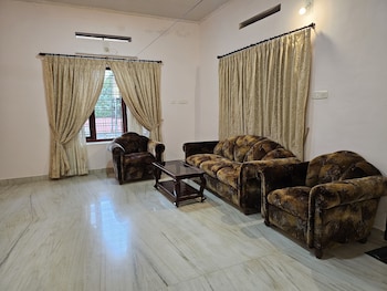 de royale summit home stay