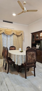 de royale summit home stay