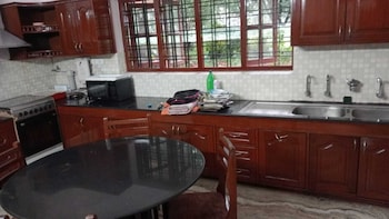 de royale summit home stay